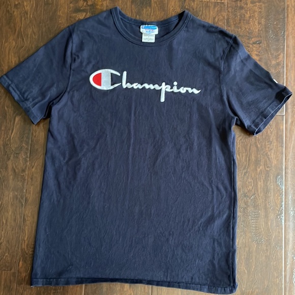 Bundle of 2 short sleeve Champion T-shirts 🤩 - Picture 5 of 7